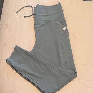 Vuori Women's Leggings in Soft Blue